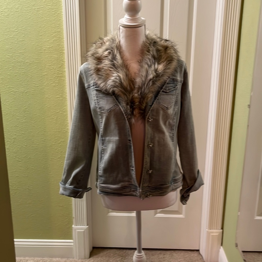 Chico Jean jacket with removable for collar